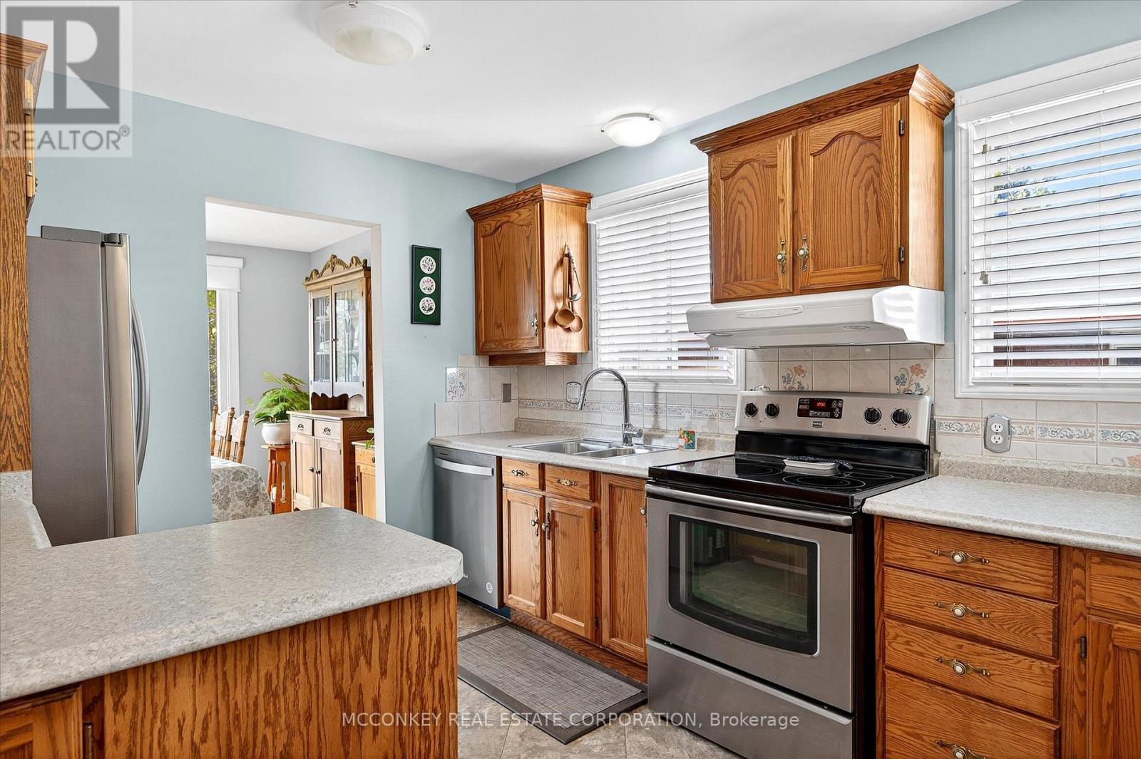 1216 Hilliard Street, Peterborough (Northcrest Ward 5), ON - Indoor Photo Showing Kitchen With Double Sink