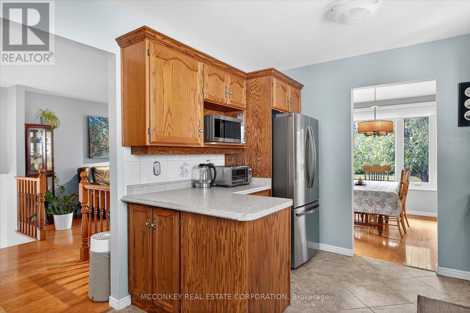 1216 Hilliard Street, Peterborough (Northcrest Ward 5), ON - Indoor Photo Showing Kitchen