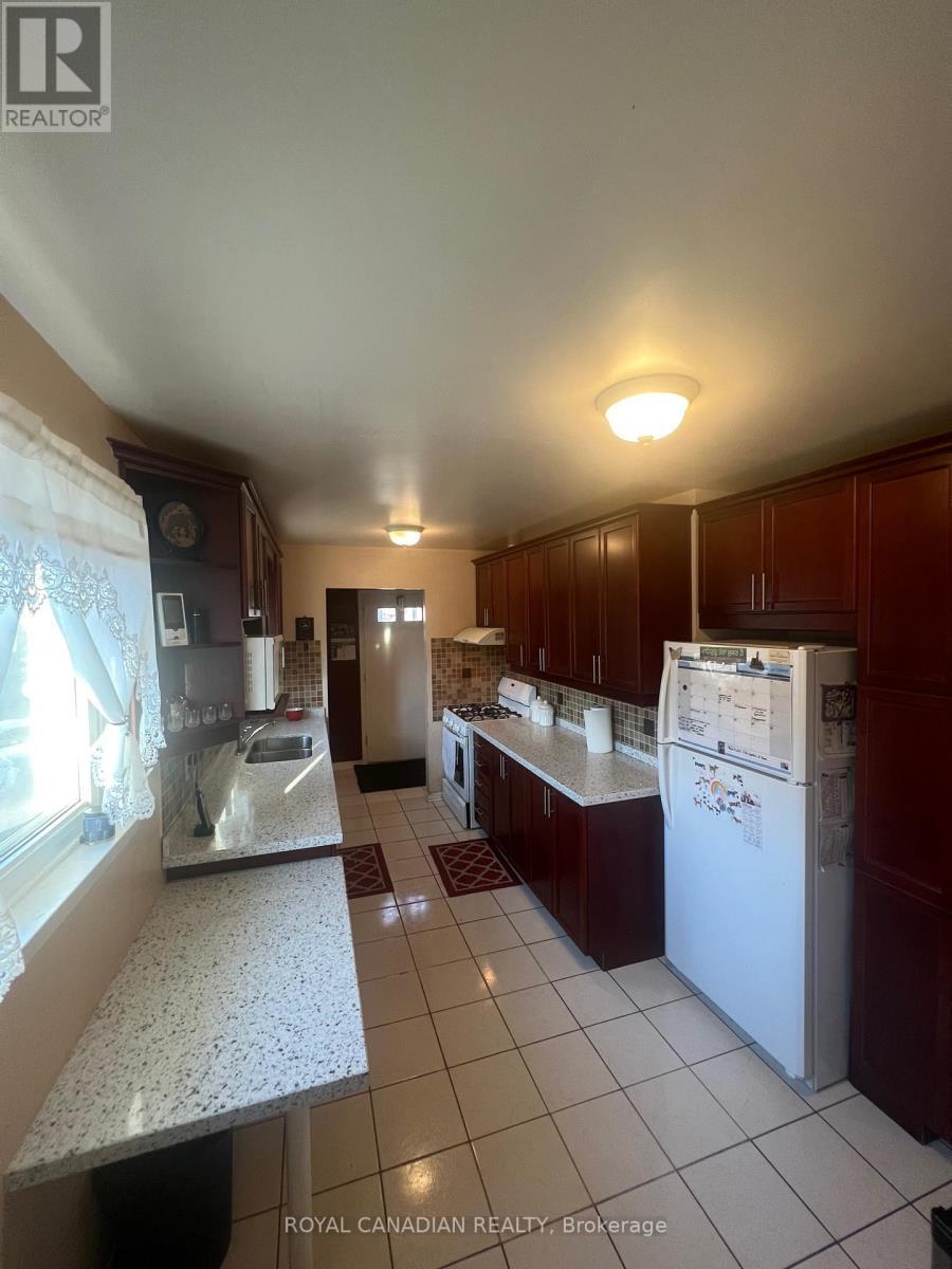 Upper - 6 O'Henry Grove, Toronto, ON - Indoor Photo Showing Kitchen