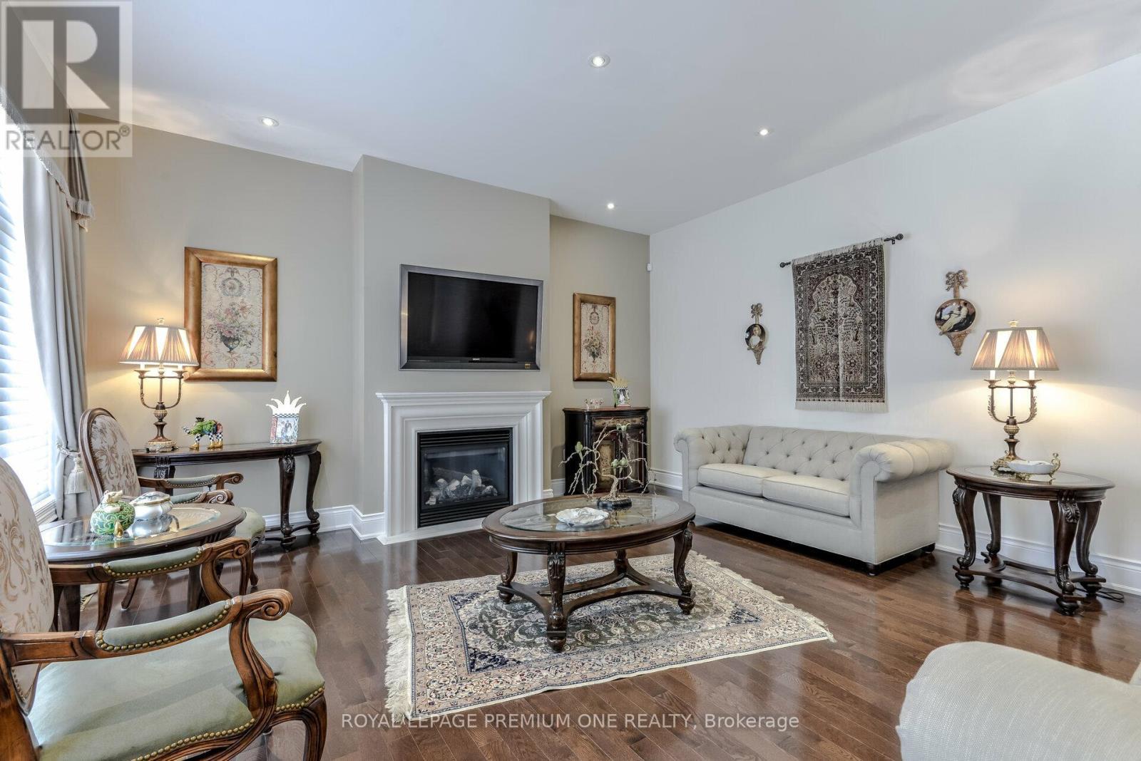 107 Headwind Boulevard E, Vaughan, ON - Indoor Photo Showing Living Room With Fireplace