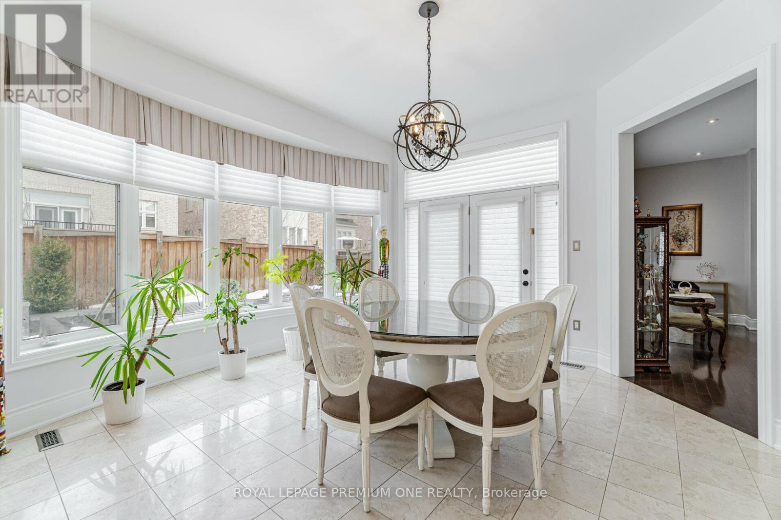 107 Headwind Boulevard E, Vaughan, ON - Indoor Photo Showing Dining Room