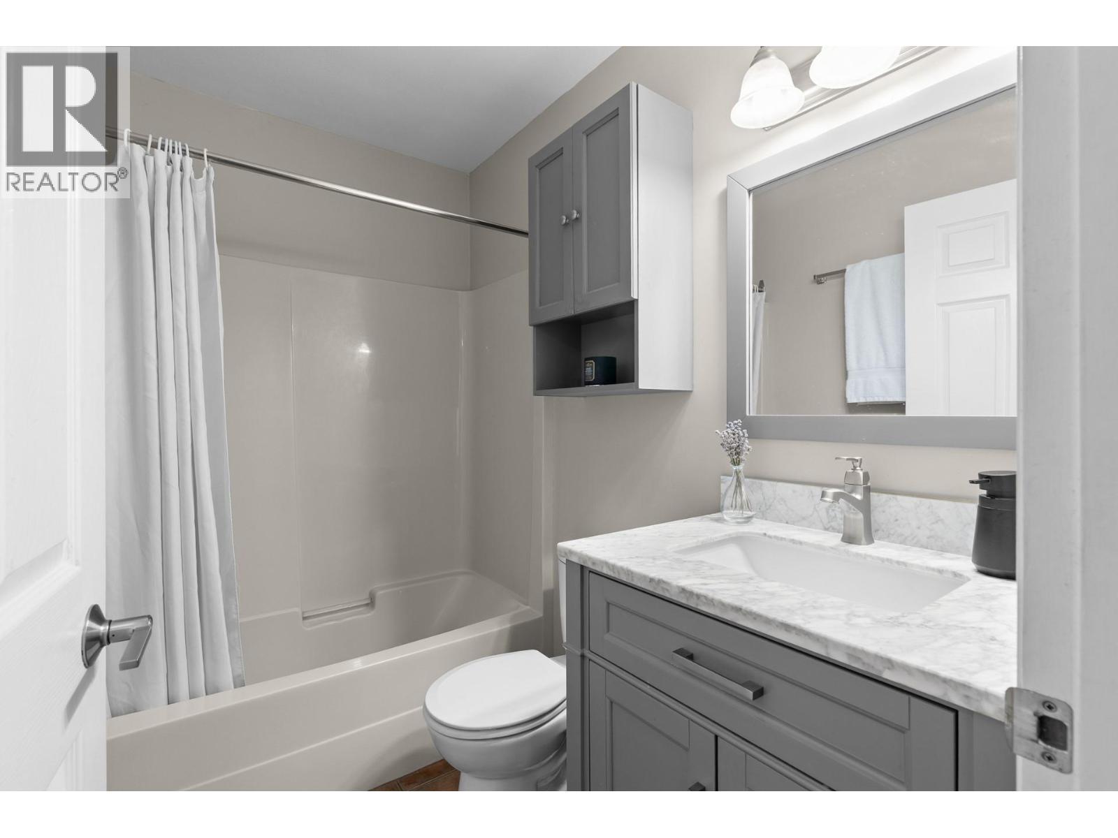 7310 Main Street Unit# 207, Osoyoos, BC - Indoor Photo Showing Bathroom