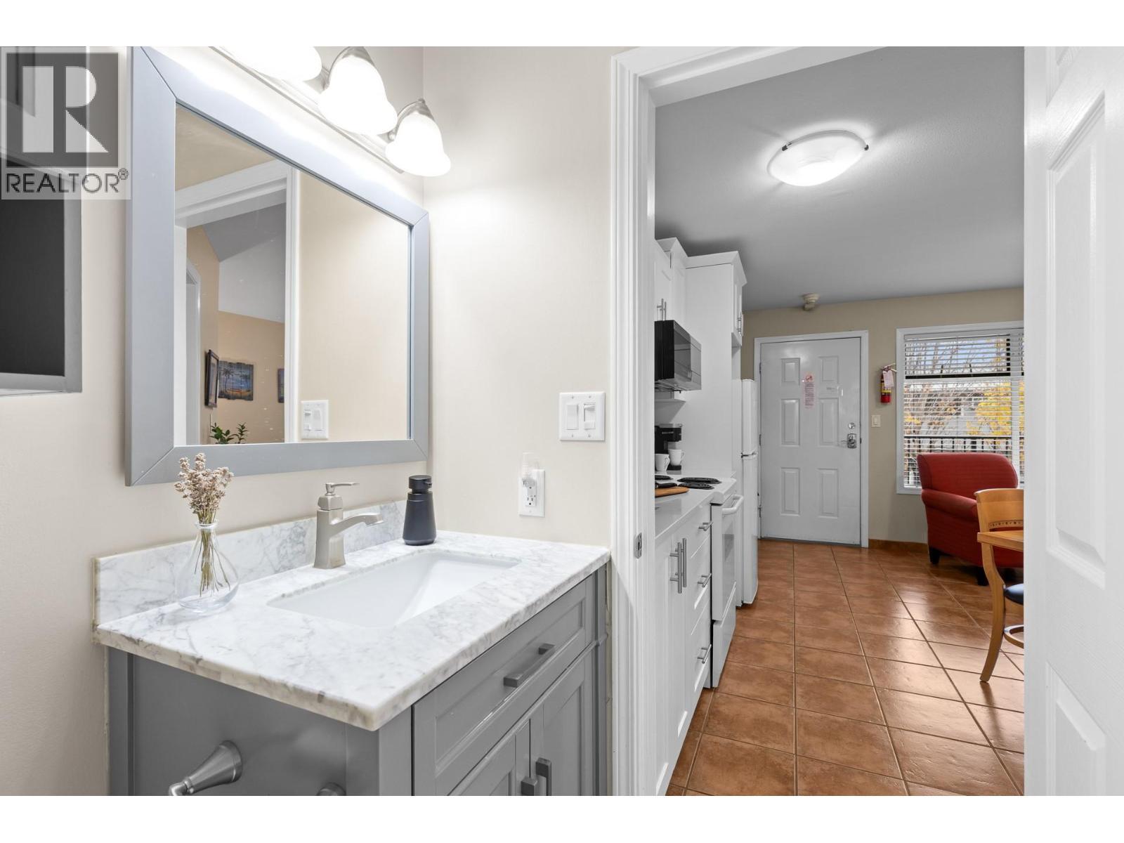 7310 Main Street Unit# 207, Osoyoos, BC - Indoor Photo Showing Bathroom