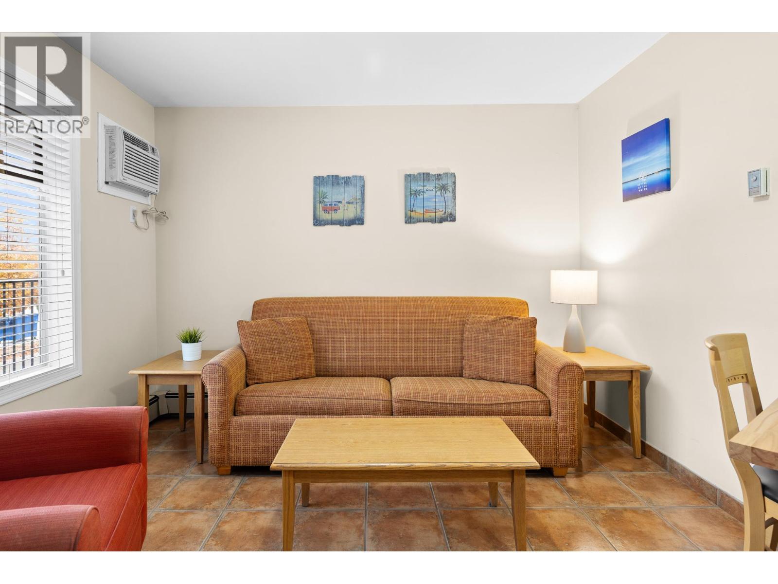 7310 Main Street Unit# 207, Osoyoos, BC - Indoor Photo Showing Living Room