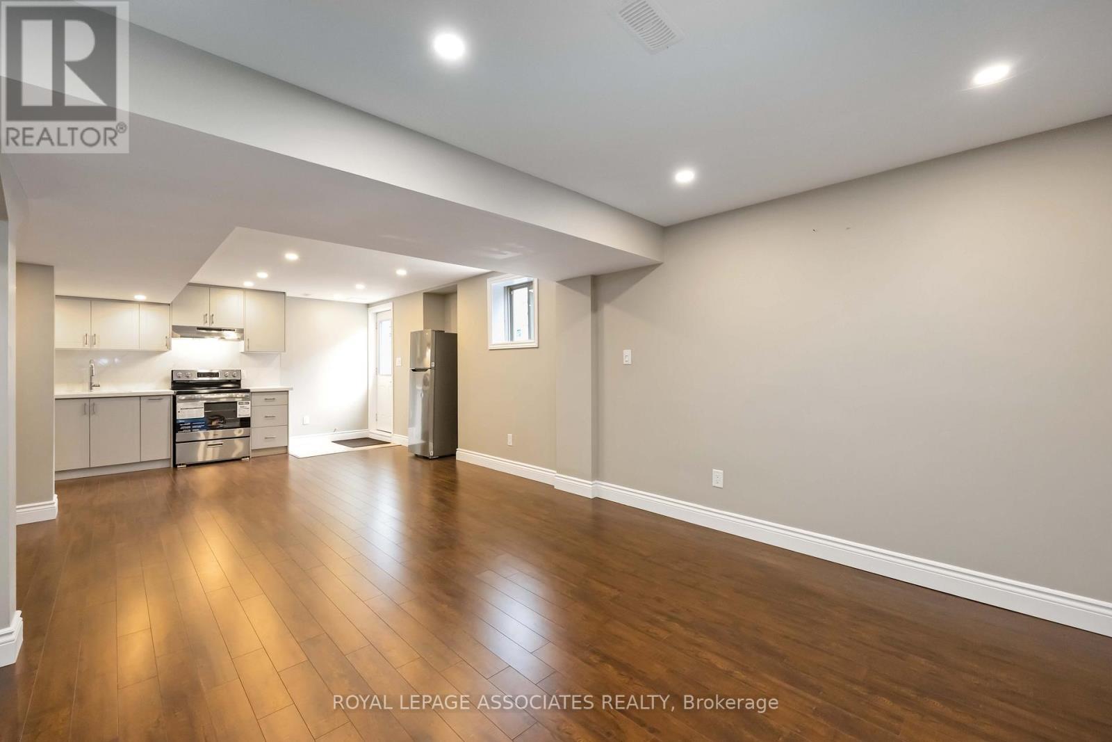Bsmt - 61 Estrella Crescent, Richmond Hill, ON - Indoor