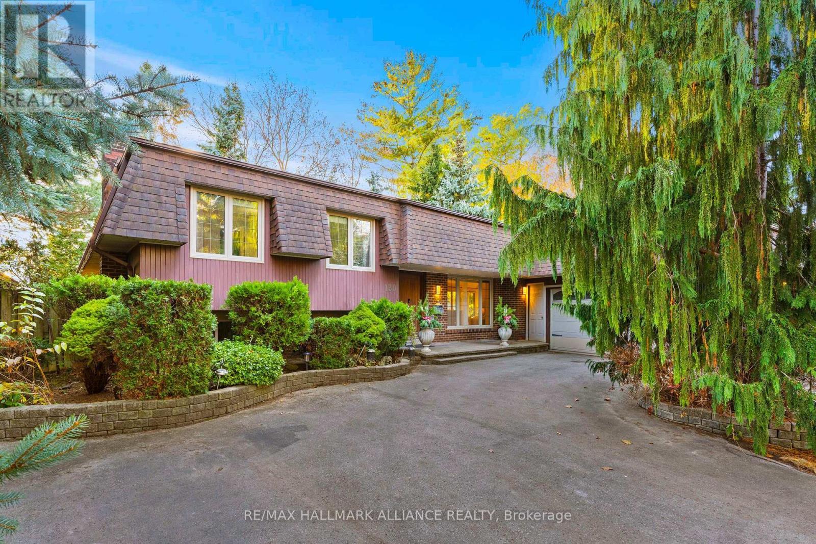 130 Tavistock Square, Oakville, ON - Outdoor