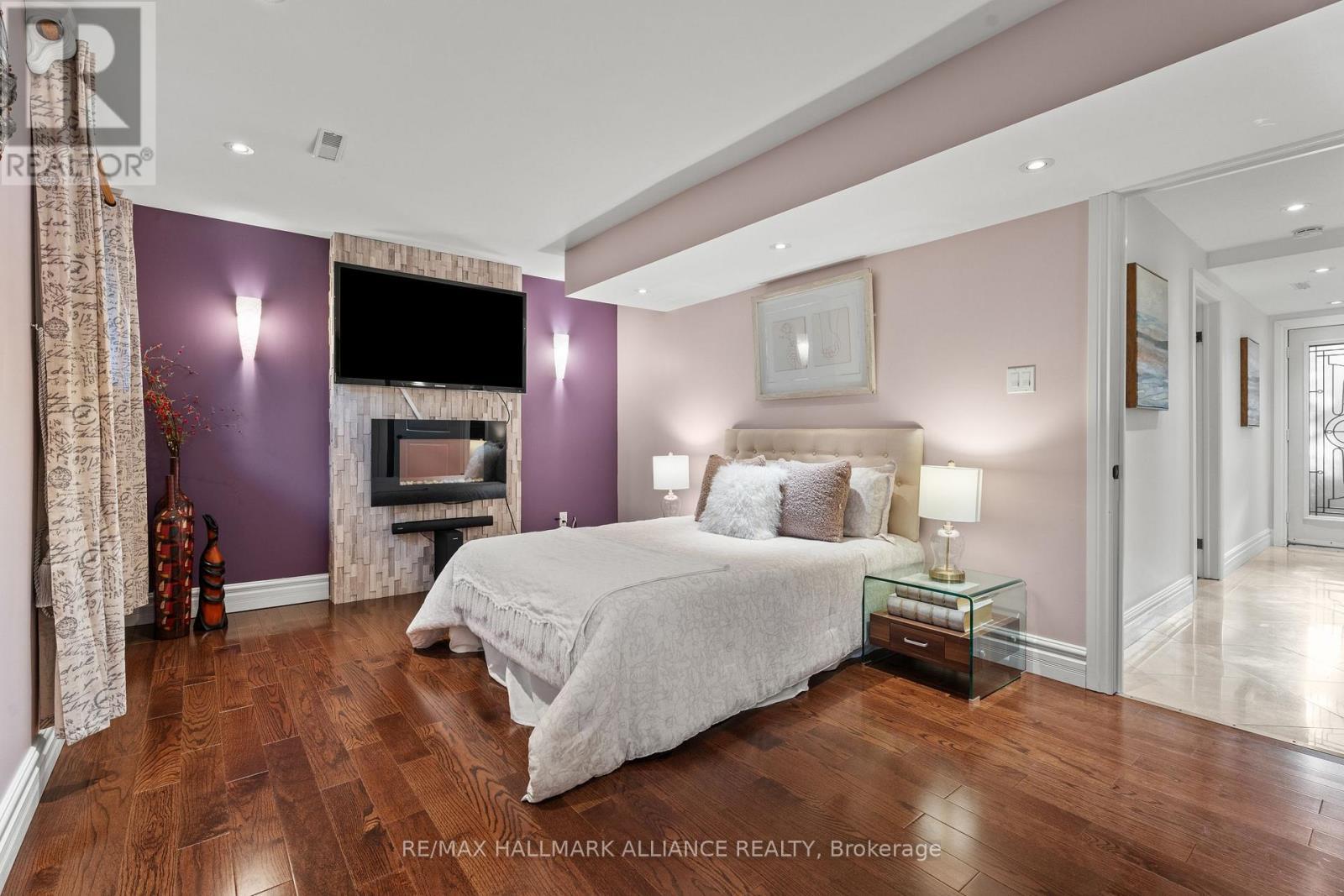 130 Tavistock Square, Oakville, ON - Indoor Photo Showing Bedroom