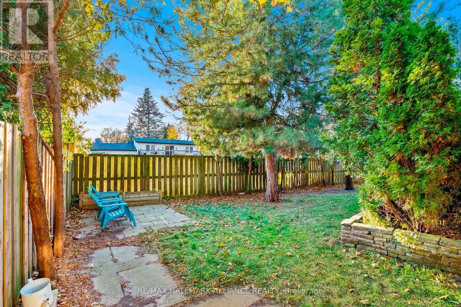 130 Tavistock Square, Oakville, ON - Outdoor