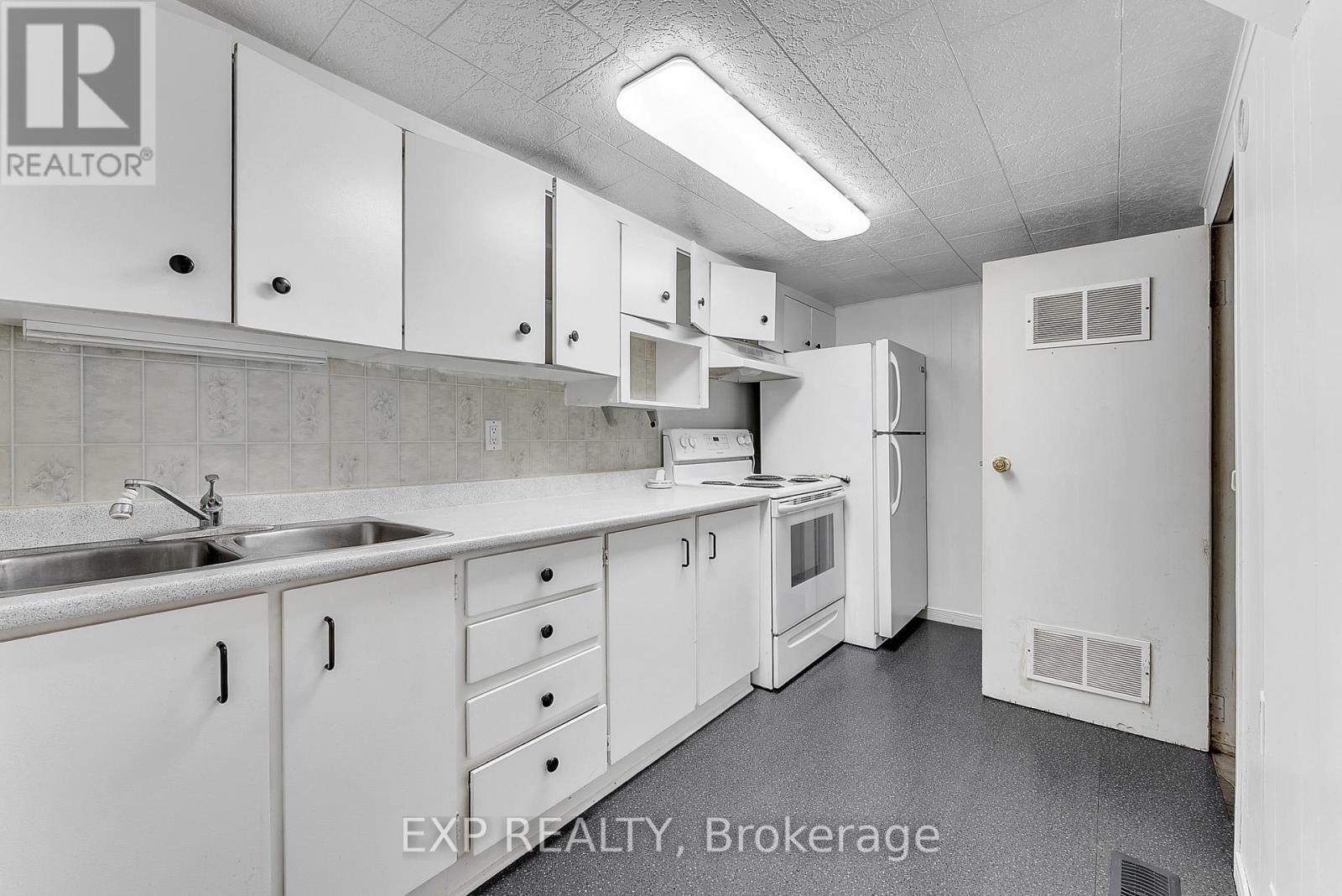 155 Frankford Road, Stirling-Rawdon (Stirling Ward), ON - Indoor Photo Showing Kitchen With Double Sink