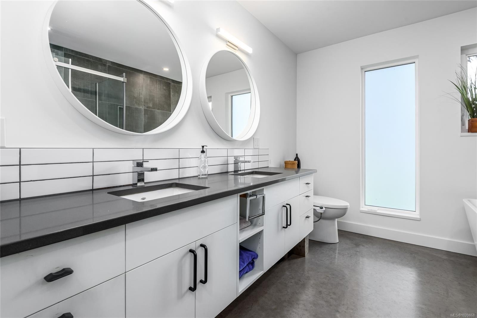 4137 Gartley Point Rd, Royston, BC