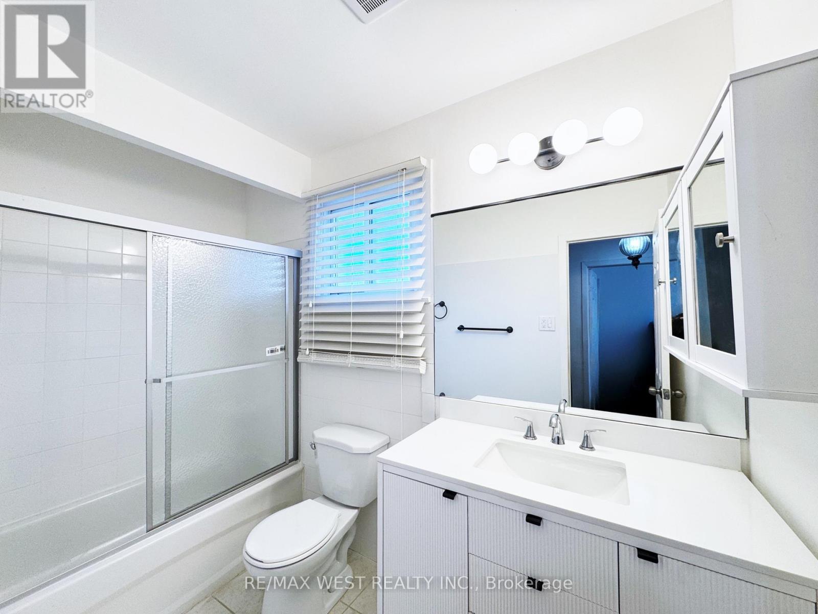 25 Bimini Crescent, Toronto, ON - Indoor Photo Showing Bathroom