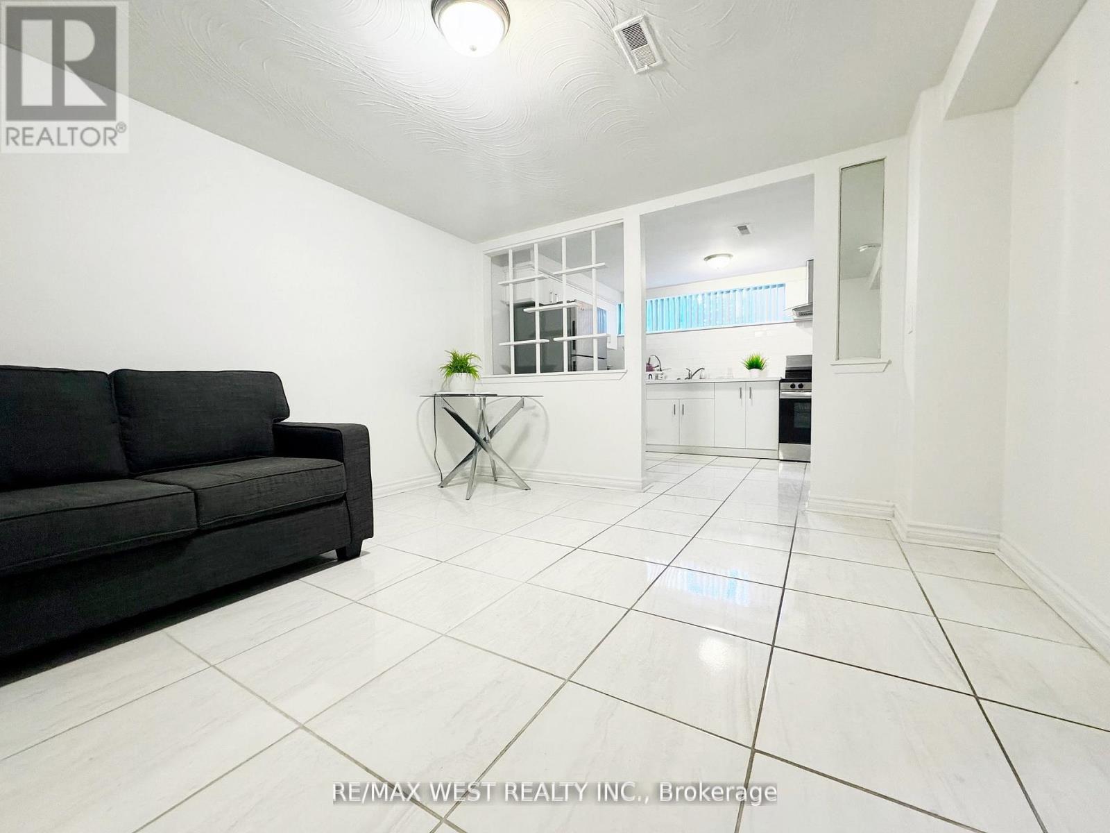 25 Bimini Crescent, Toronto, ON - Indoor Photo Showing Other Room