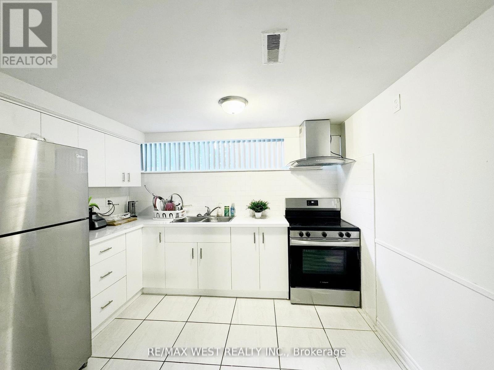 25 Bimini Crescent, Toronto, ON - Indoor Photo Showing Kitchen