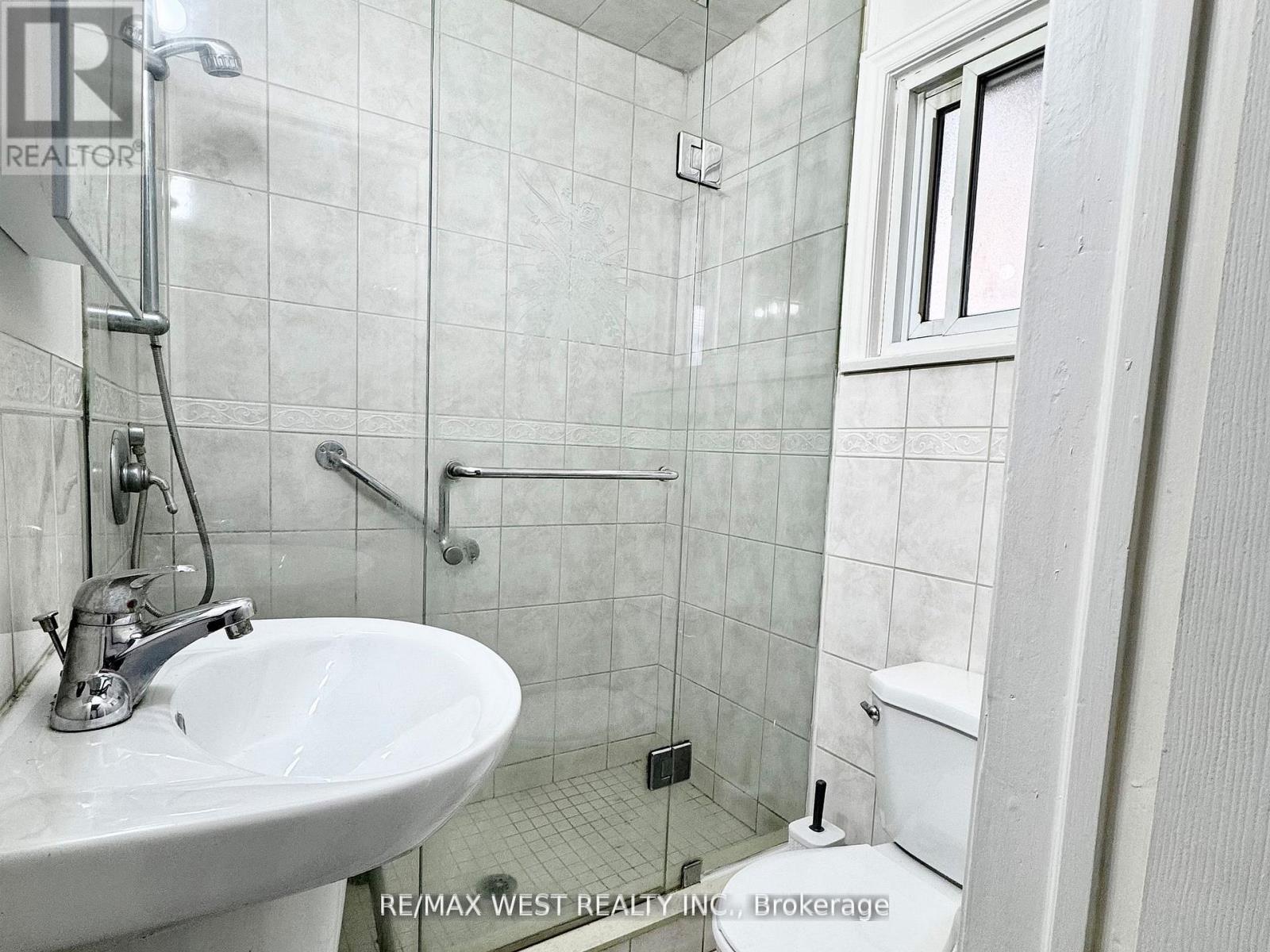25 Bimini Crescent, Toronto, ON - Indoor Photo Showing Bathroom