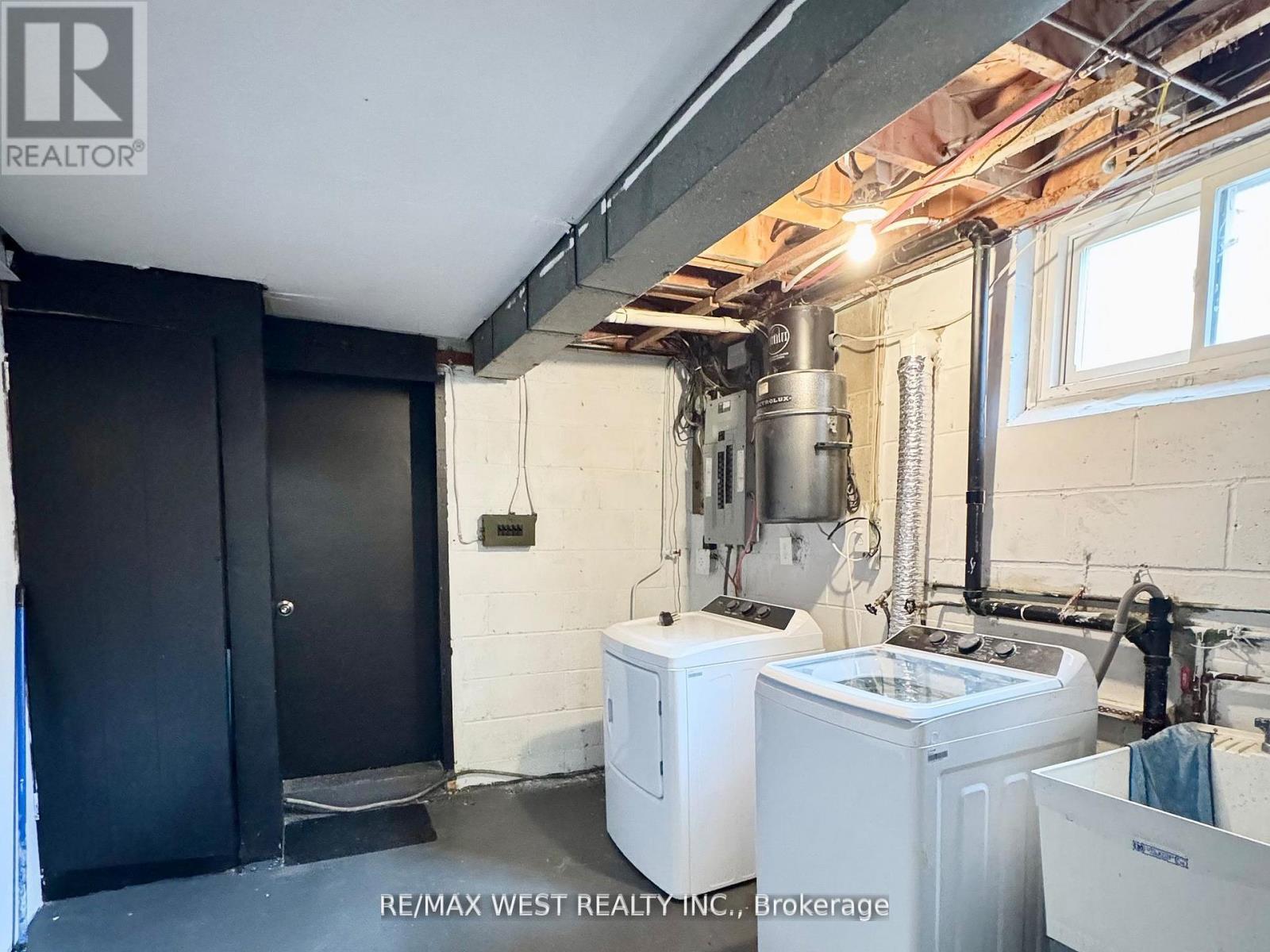 25 Bimini Crescent, Toronto, ON - Indoor Photo Showing Laundry Room