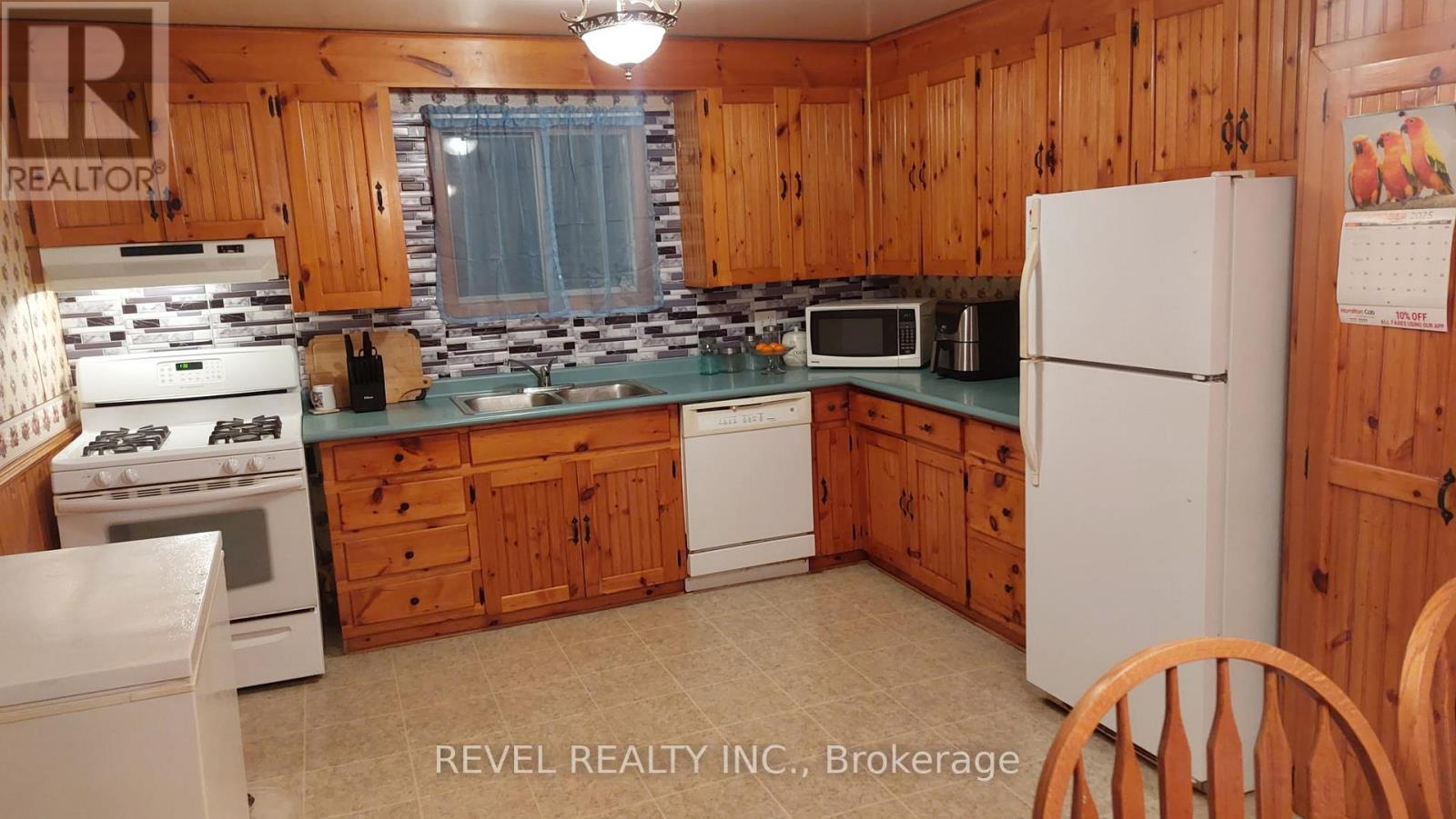 520 Alder Street E, Haldimand, ON - Indoor Photo Showing Kitchen With Double Sink