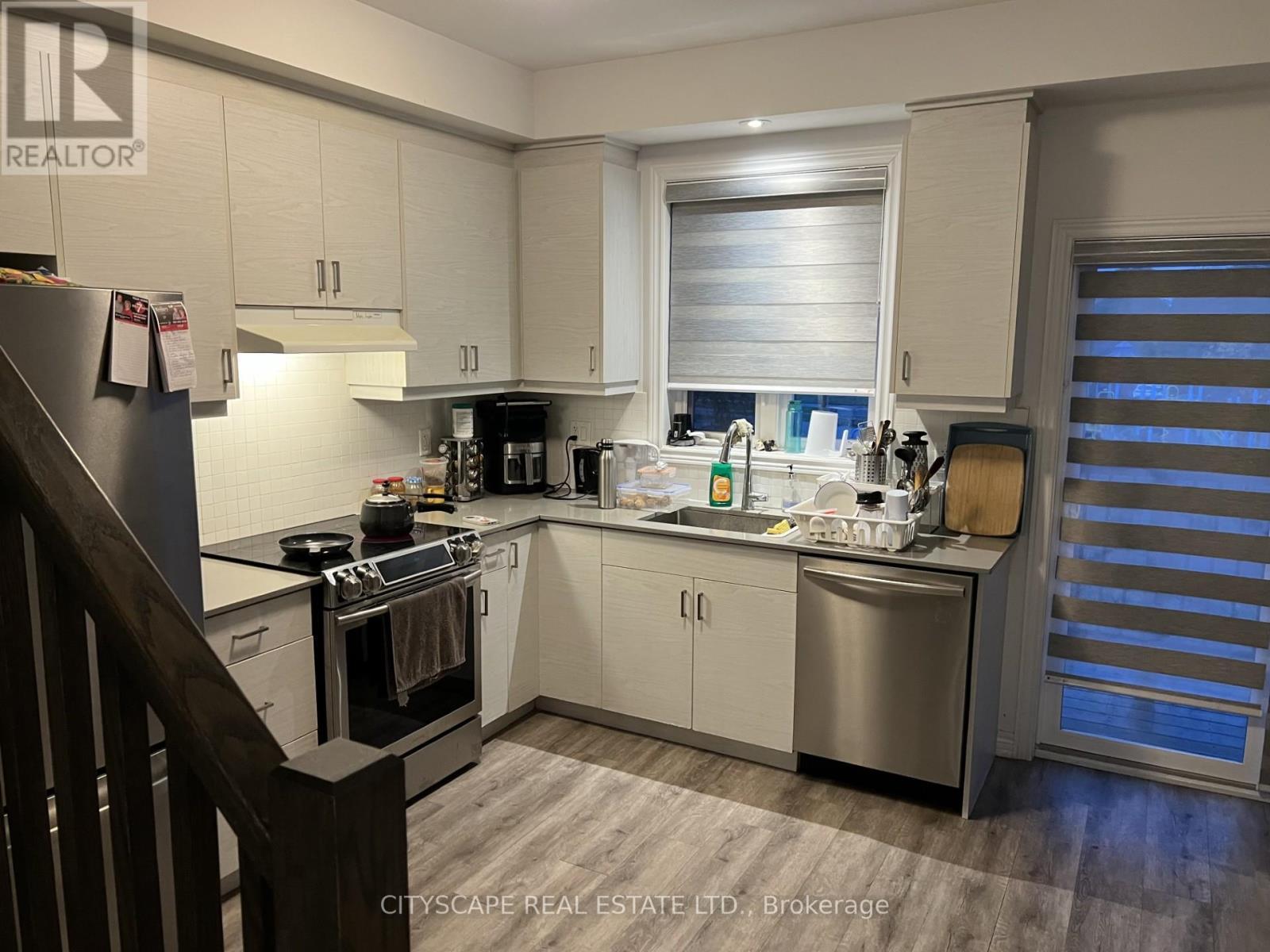 17 - 575 Woodward Avenue, Hamilton, ON - Indoor Photo Showing Kitchen