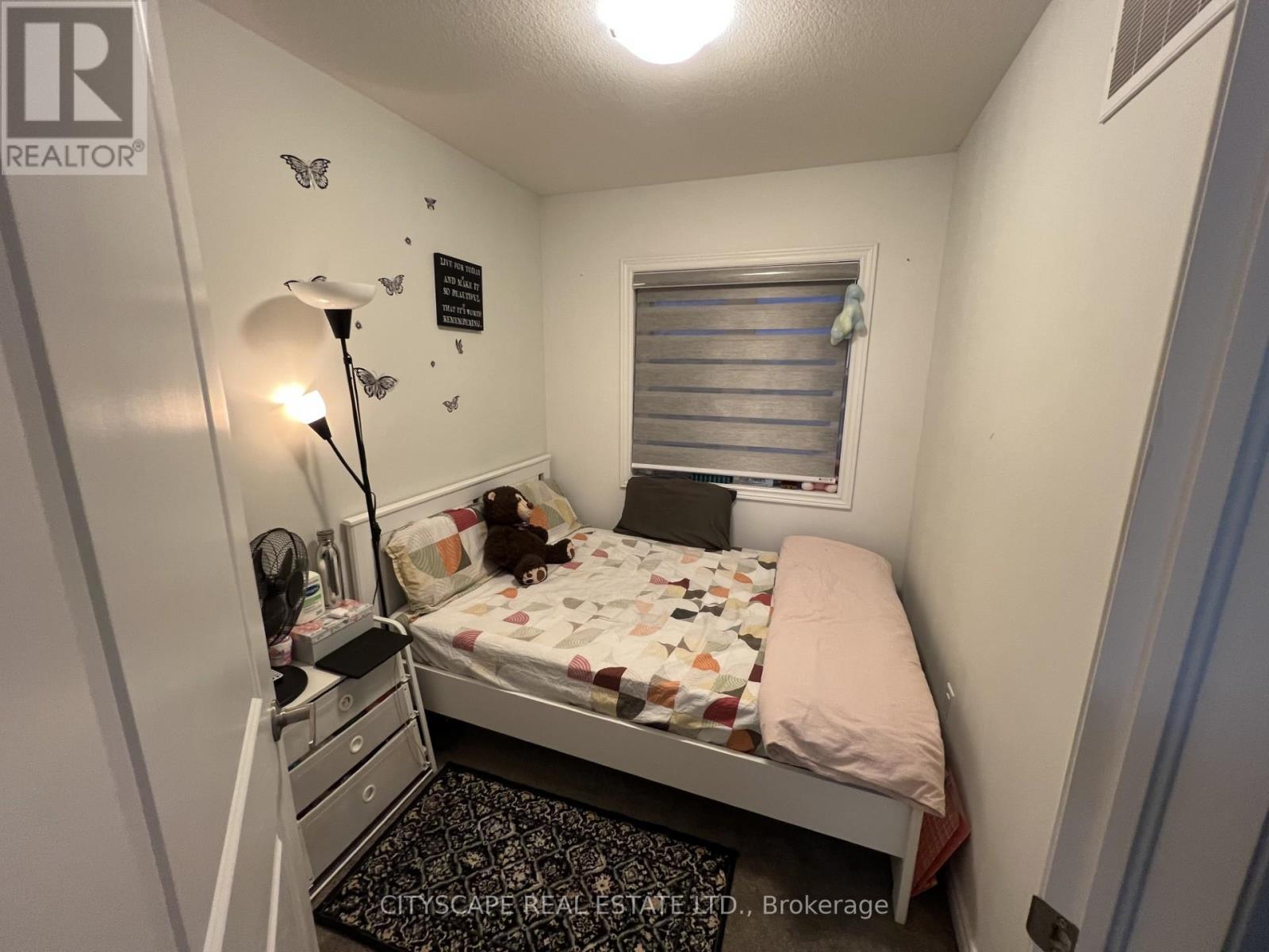 17 - 575 Woodward Avenue, Hamilton, ON - Indoor Photo Showing Bedroom