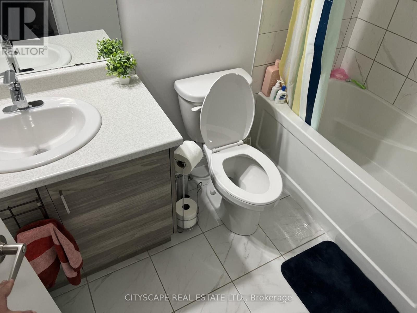 17 - 575 Woodward Avenue, Hamilton, ON - Indoor Photo Showing Bathroom
