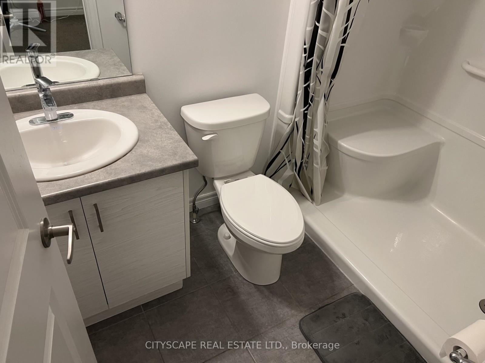 17 - 575 Woodward Avenue, Hamilton, ON - Indoor Photo Showing Bathroom