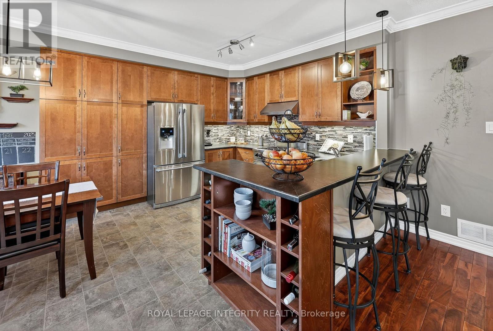 317 River Landing Avenue, Ottawa, ON - Indoor Photo Showing Kitchen With Upgraded Kitchen
