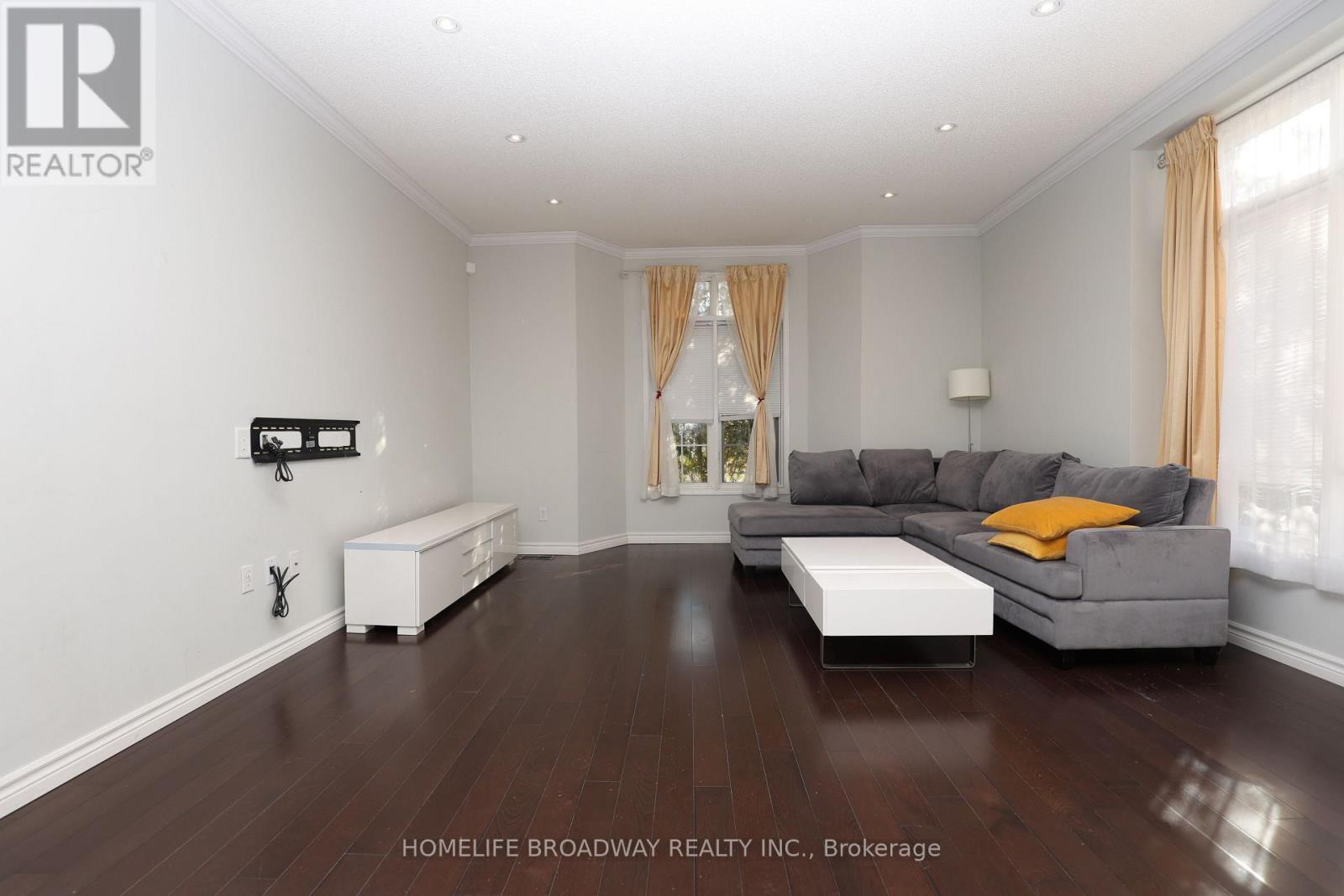 2 Catherina Street, Markham, ON - Indoor Photo Showing Living Room