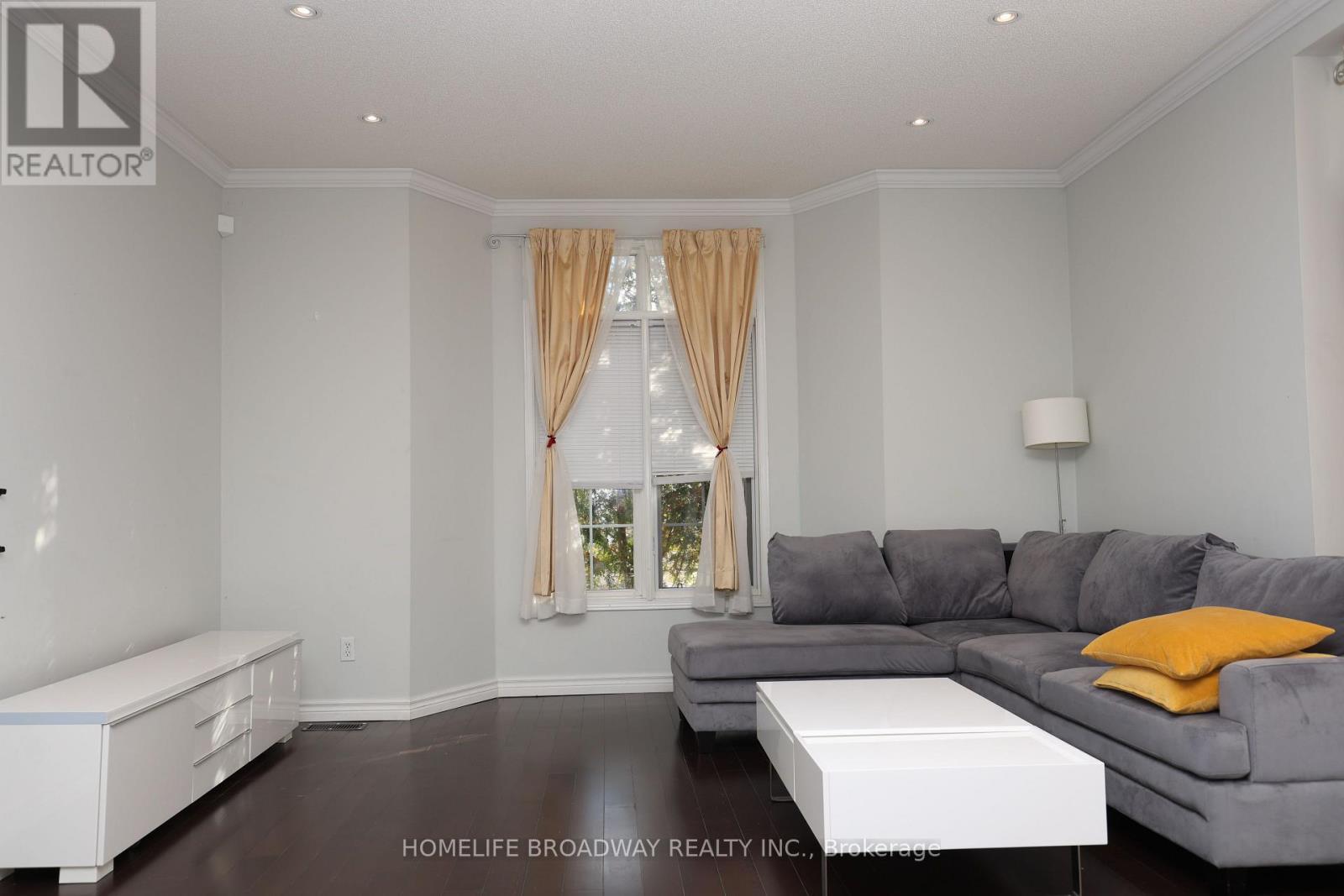 2 Catherina Street, Markham, ON - Indoor Photo Showing Living Room