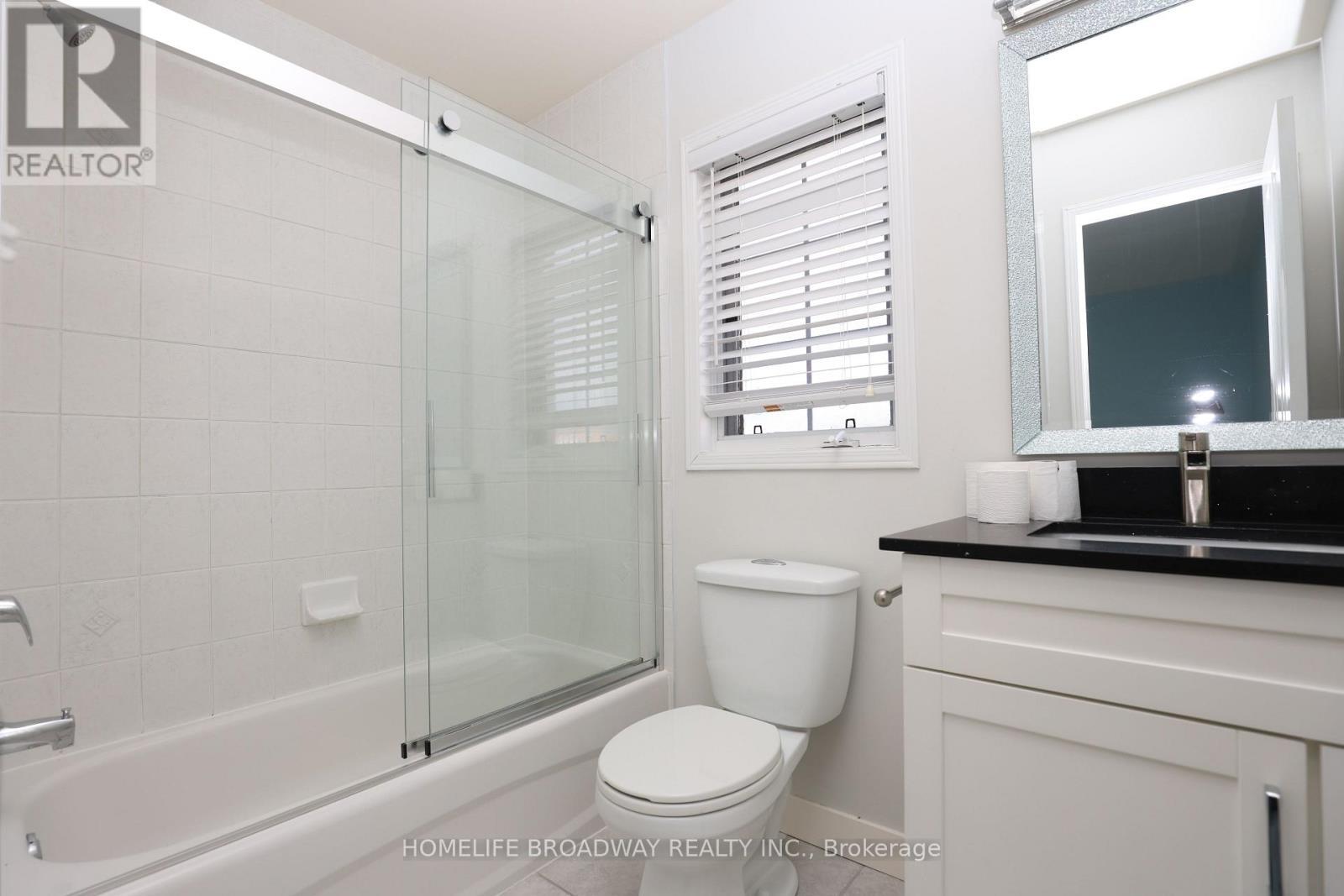 2 Catherina Street, Markham, ON - Indoor Photo Showing Bathroom