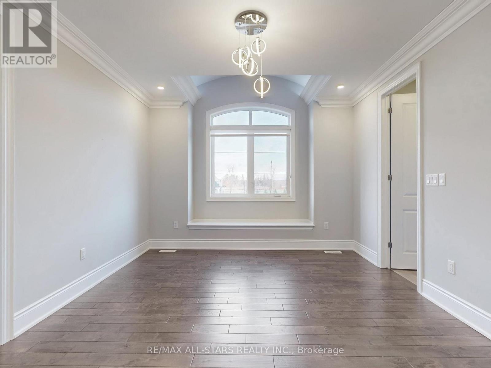 48 Cairns Gate, King, ON - Indoor Photo Showing Other Room