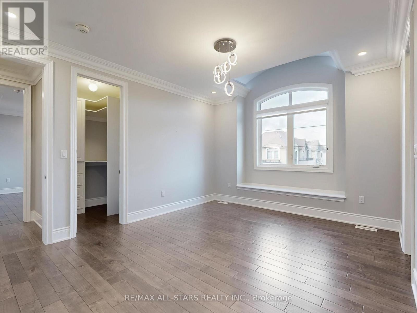 48 Cairns Gate, King, ON - Indoor Photo Showing Other Room