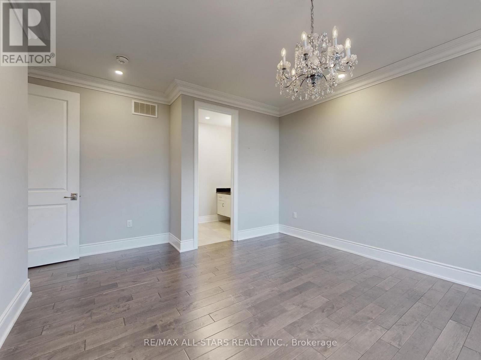 48 Cairns Gate, King, ON - Indoor Photo Showing Other Room