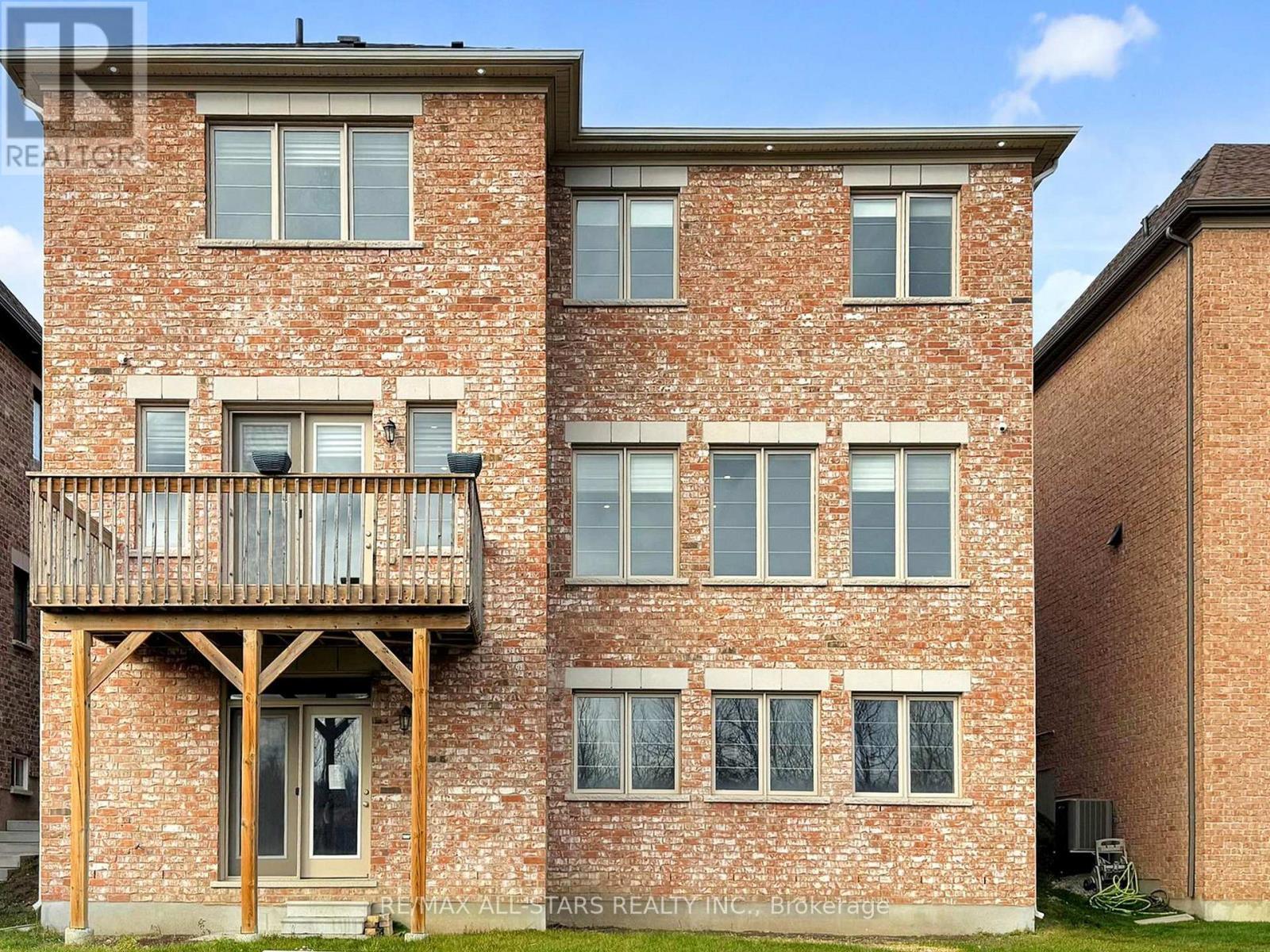 48 Cairns Gate, King, ON - Outdoor With Exterior