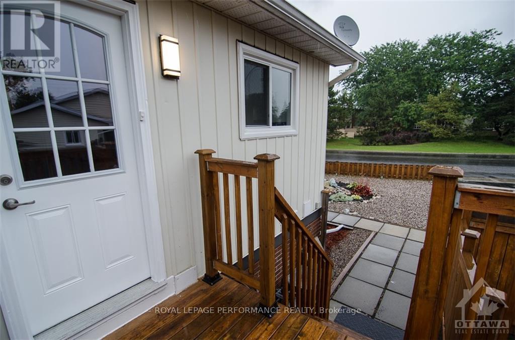 B - 111 Dalehurst Drive, Ottawa, ON - Outdoor With Exterior