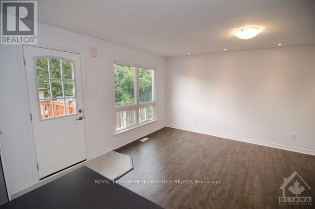 B - 111 Dalehurst Drive, Ottawa, ON - Indoor Photo Showing Other Room