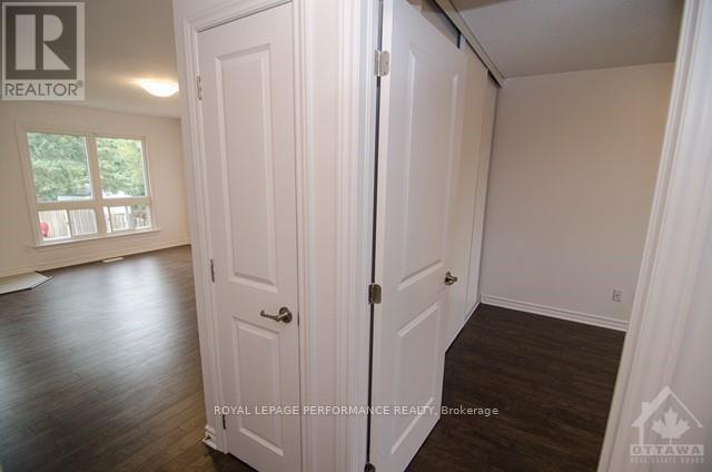 B - 111 Dalehurst Drive, Ottawa, ON - Indoor Photo Showing Other Room