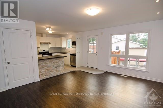 B - 111 Dalehurst Drive, Ottawa, ON - Indoor Photo Showing Other Room