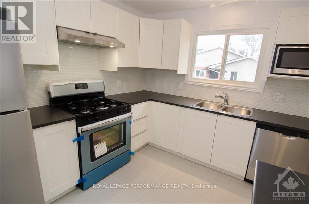 B - 111 Dalehurst Drive, Ottawa, ON - Indoor Photo Showing Kitchen With Double Sink