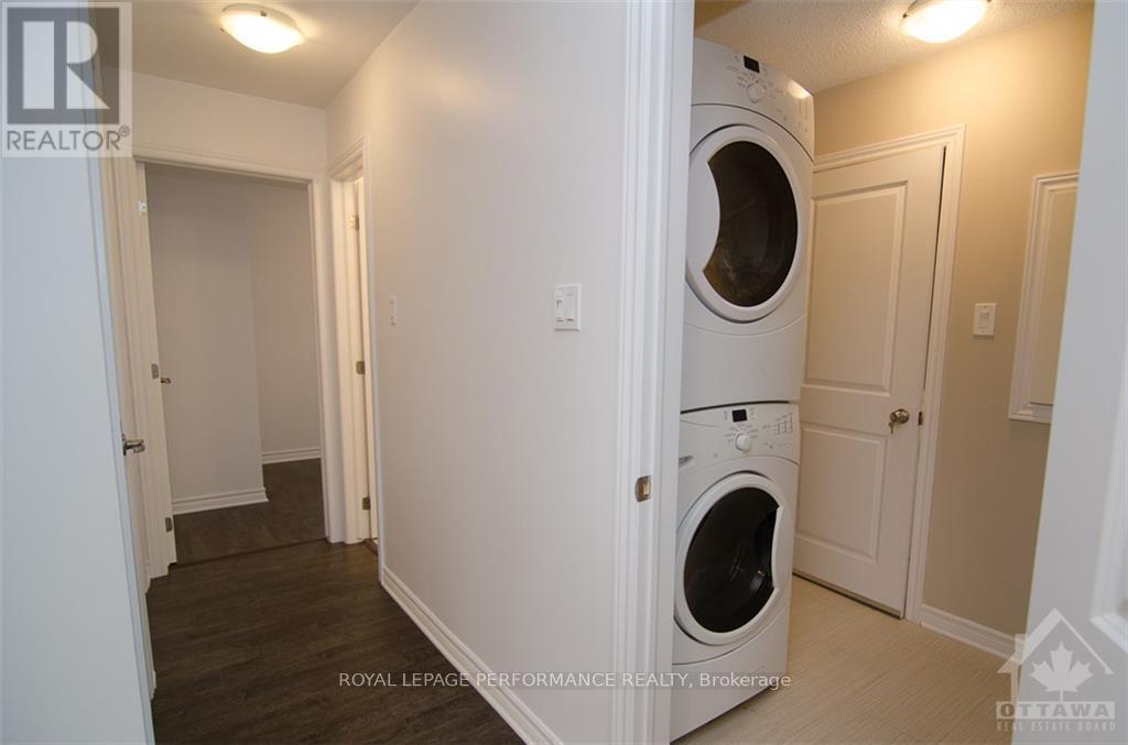 B - 111 Dalehurst Drive, Ottawa, ON - Indoor Photo Showing Laundry Room