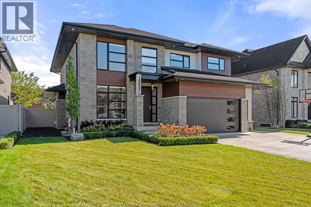 258 Xavier Circle, Lakeshore, ON - Outdoor With Facade