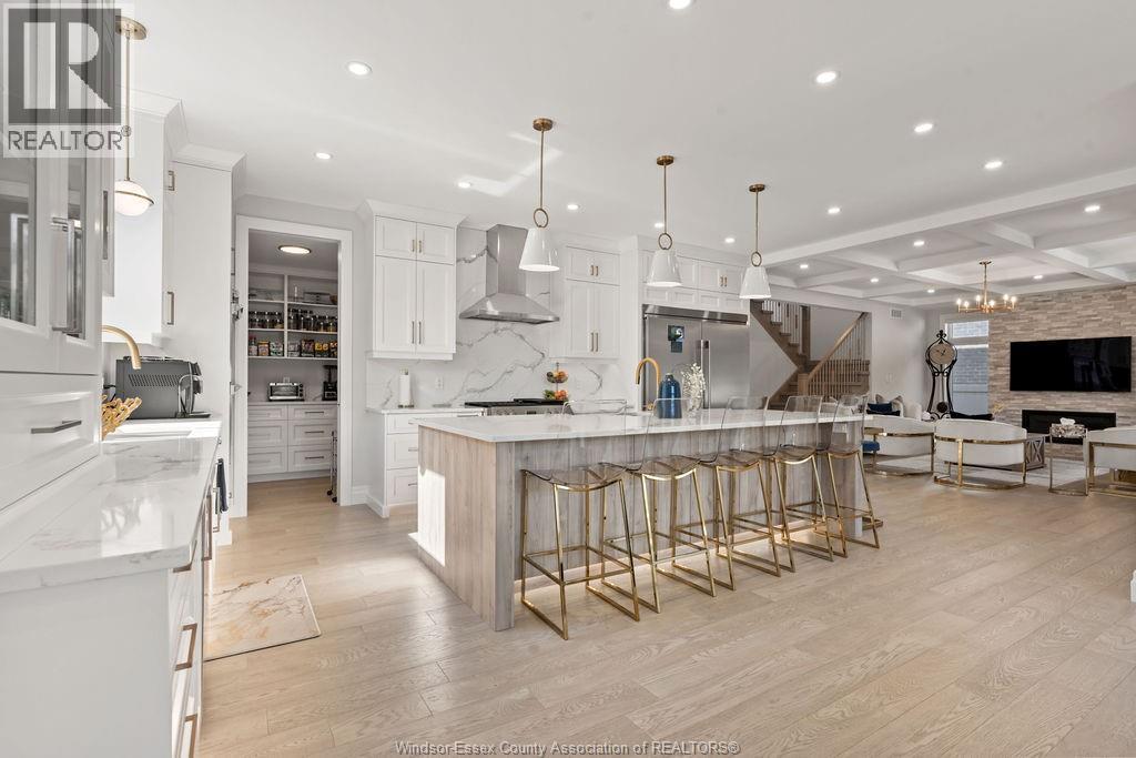 258 Xavier Circle, Lakeshore, ON - Indoor Photo Showing Kitchen With Upgraded Kitchen