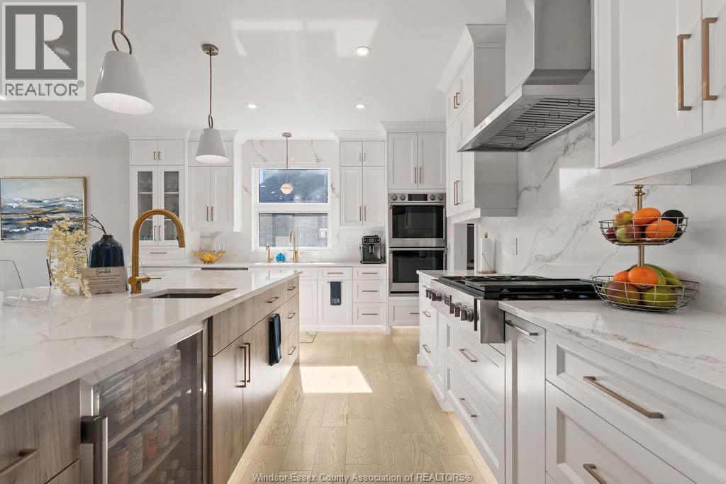 258 Xavier Circle, Lakeshore, ON - Indoor Photo Showing Kitchen With Upgraded Kitchen