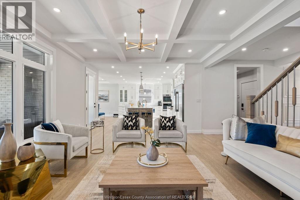 258 Xavier Circle, Lakeshore, ON - Indoor Photo Showing Living Room