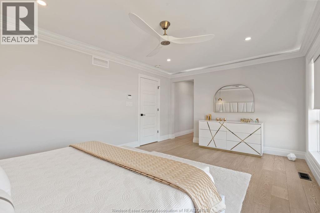 258 Xavier Circle, Lakeshore, ON - Indoor Photo Showing Bedroom