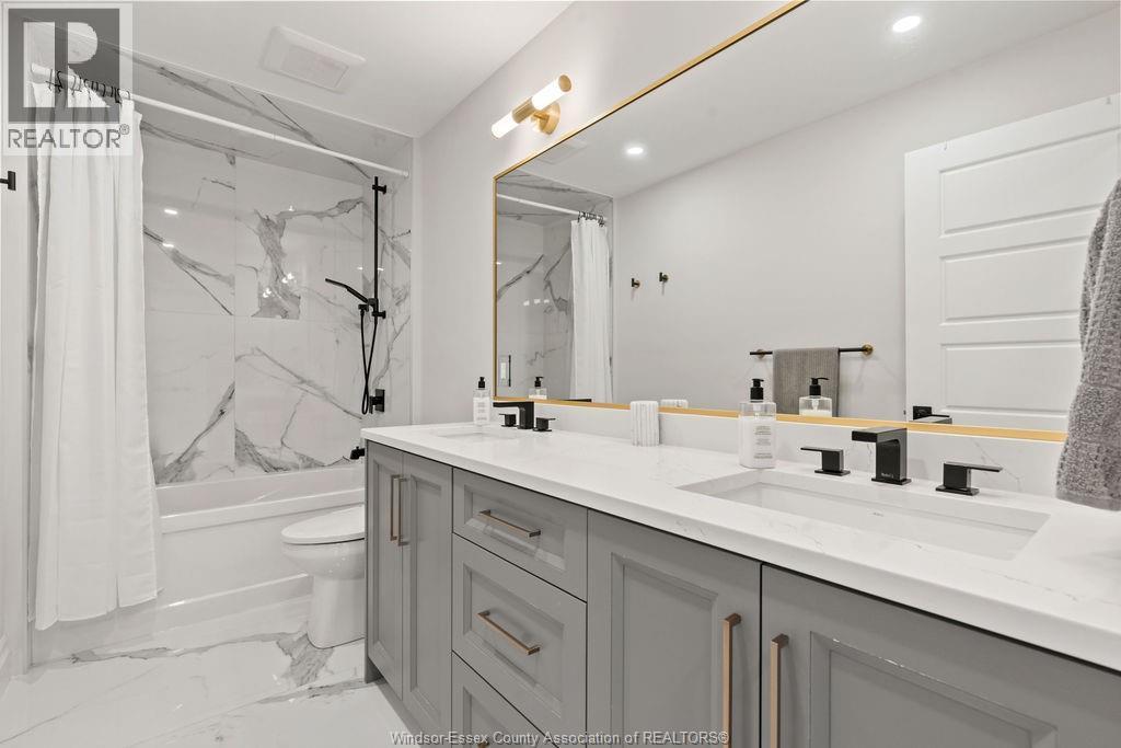 258 Xavier Circle, Lakeshore, ON - Indoor Photo Showing Bathroom