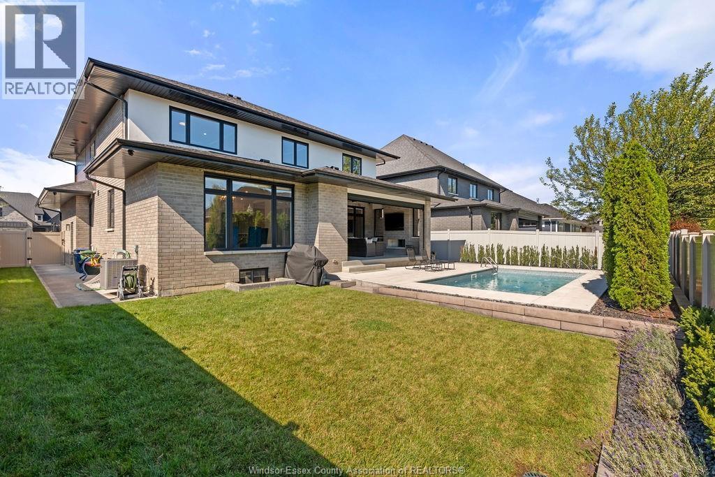 258 Xavier Circle, Lakeshore, ON - Outdoor With In Ground Pool