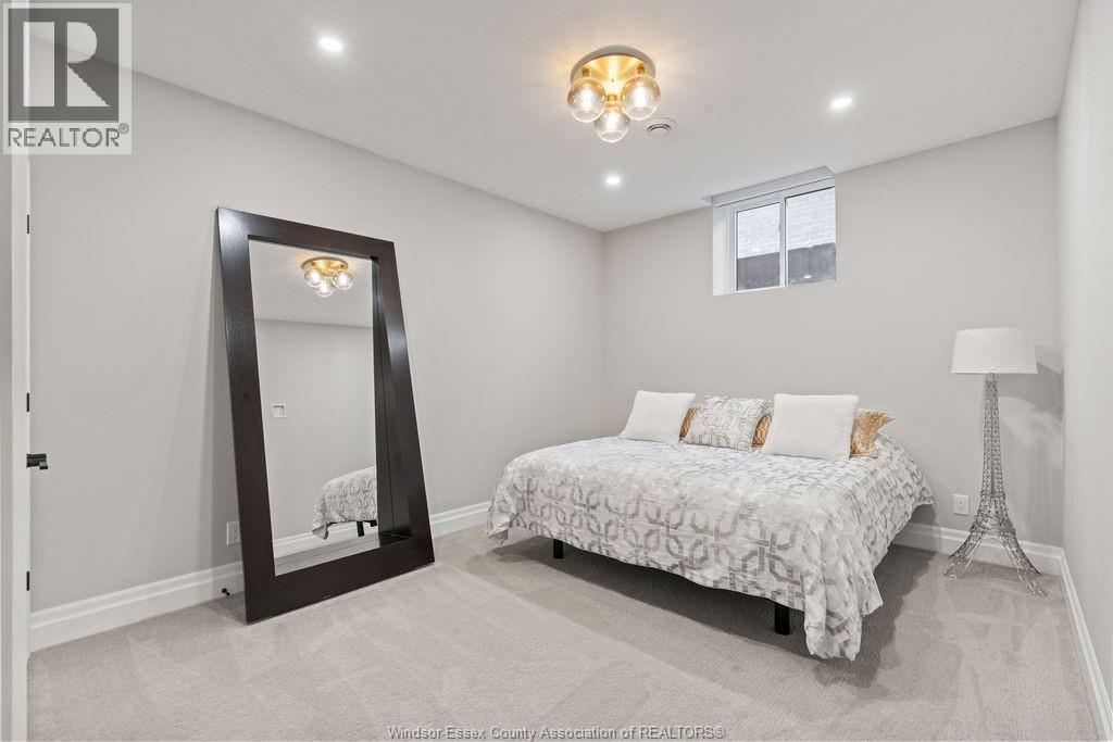 258 Xavier Circle, Lakeshore, ON - Indoor Photo Showing Bedroom
