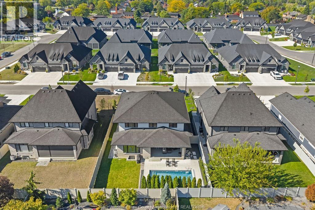 258 Xavier Circle, Lakeshore, ON - Outdoor With Facade With View