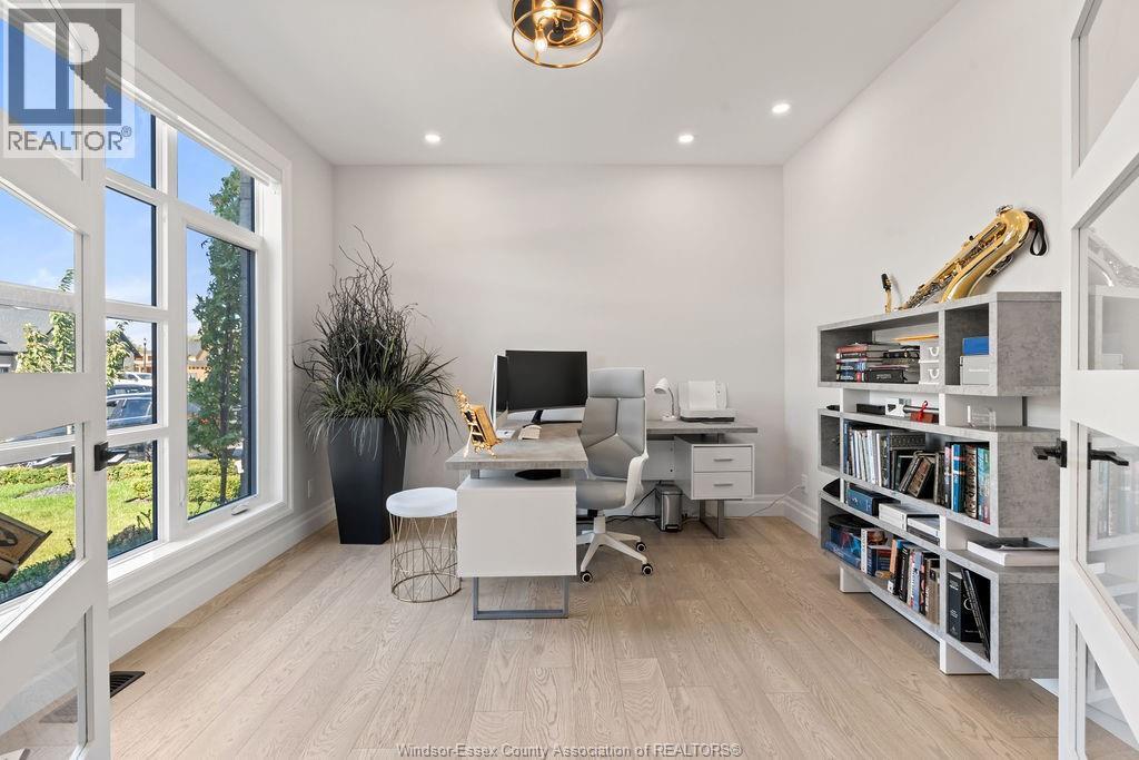 258 Xavier Circle, Lakeshore, ON - Indoor Photo Showing Other Room