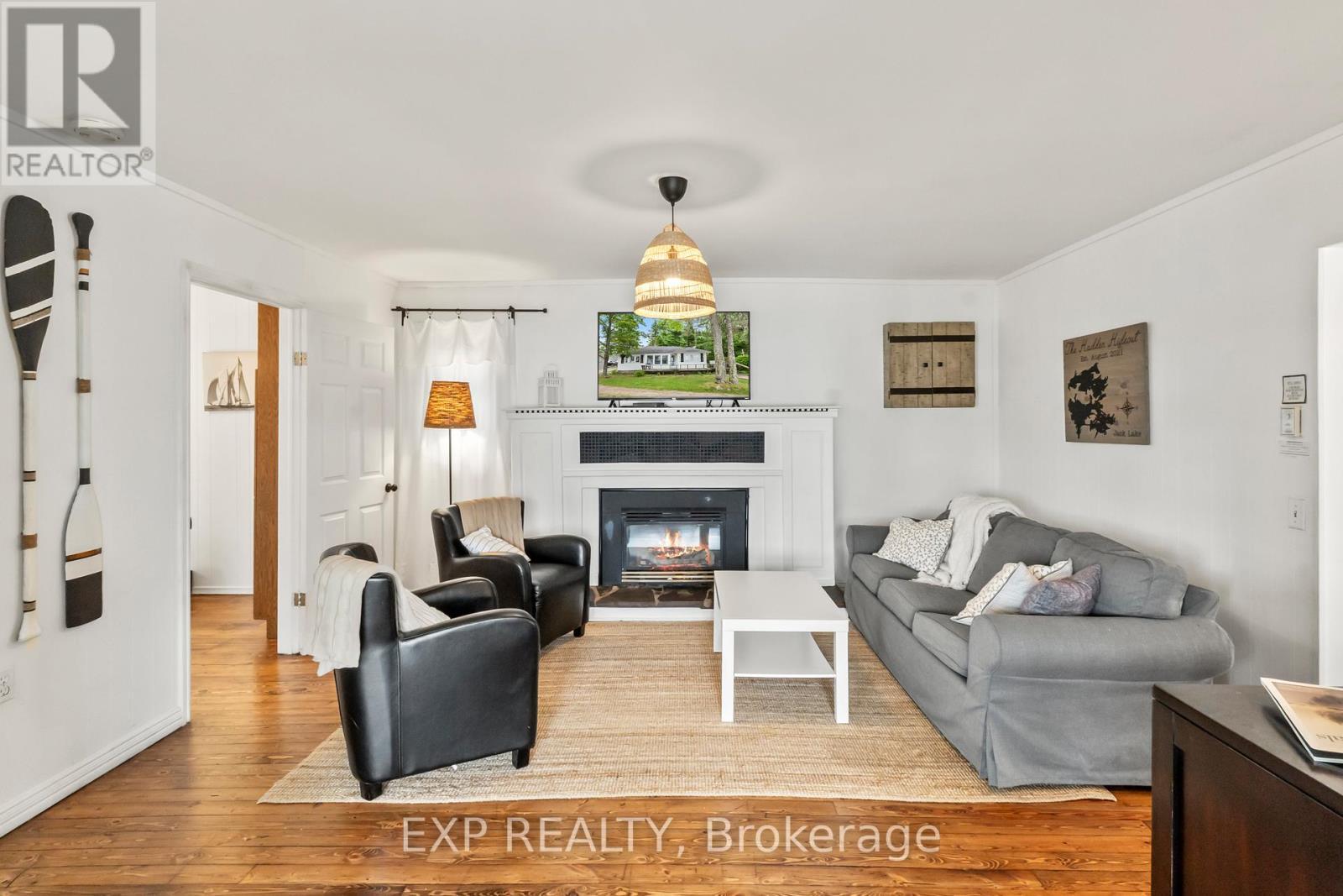 17 Fire Route 88A, Havelock-Belmont-Methuen, ON - Indoor Photo Showing Living Room With Fireplace