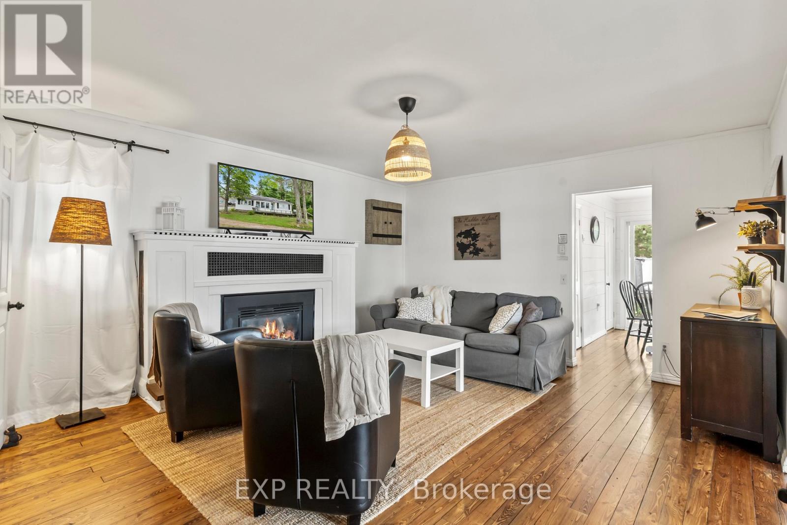 17 Fire Route 88A, Havelock-Belmont-Methuen, ON - Indoor Photo Showing Living Room With Fireplace